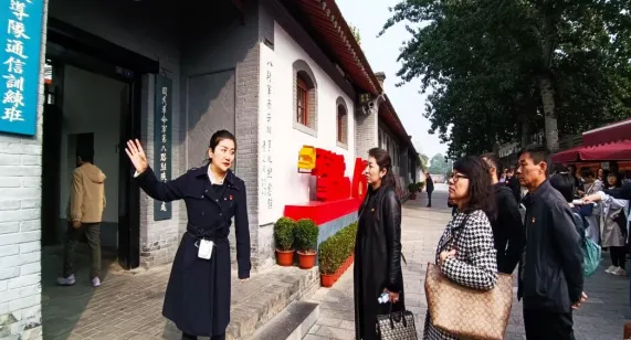 公物拍賣(mài)行公司開(kāi)展“重溫紅色記憶，傳承革命精神”主題黨日活動(dòng)