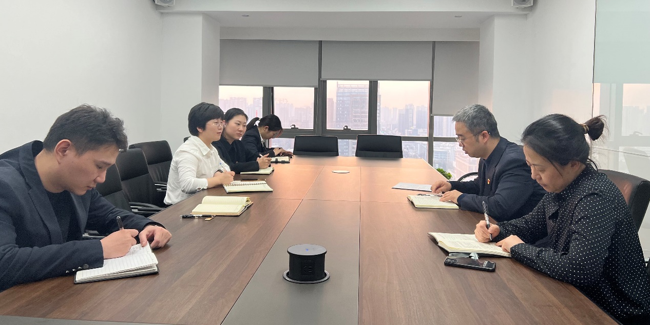 努力把準(zhǔn)斗爭方向，堅(jiān)定斗爭意志——法律事務(wù)中心召開會(huì)議傳達(dá)黨課精神