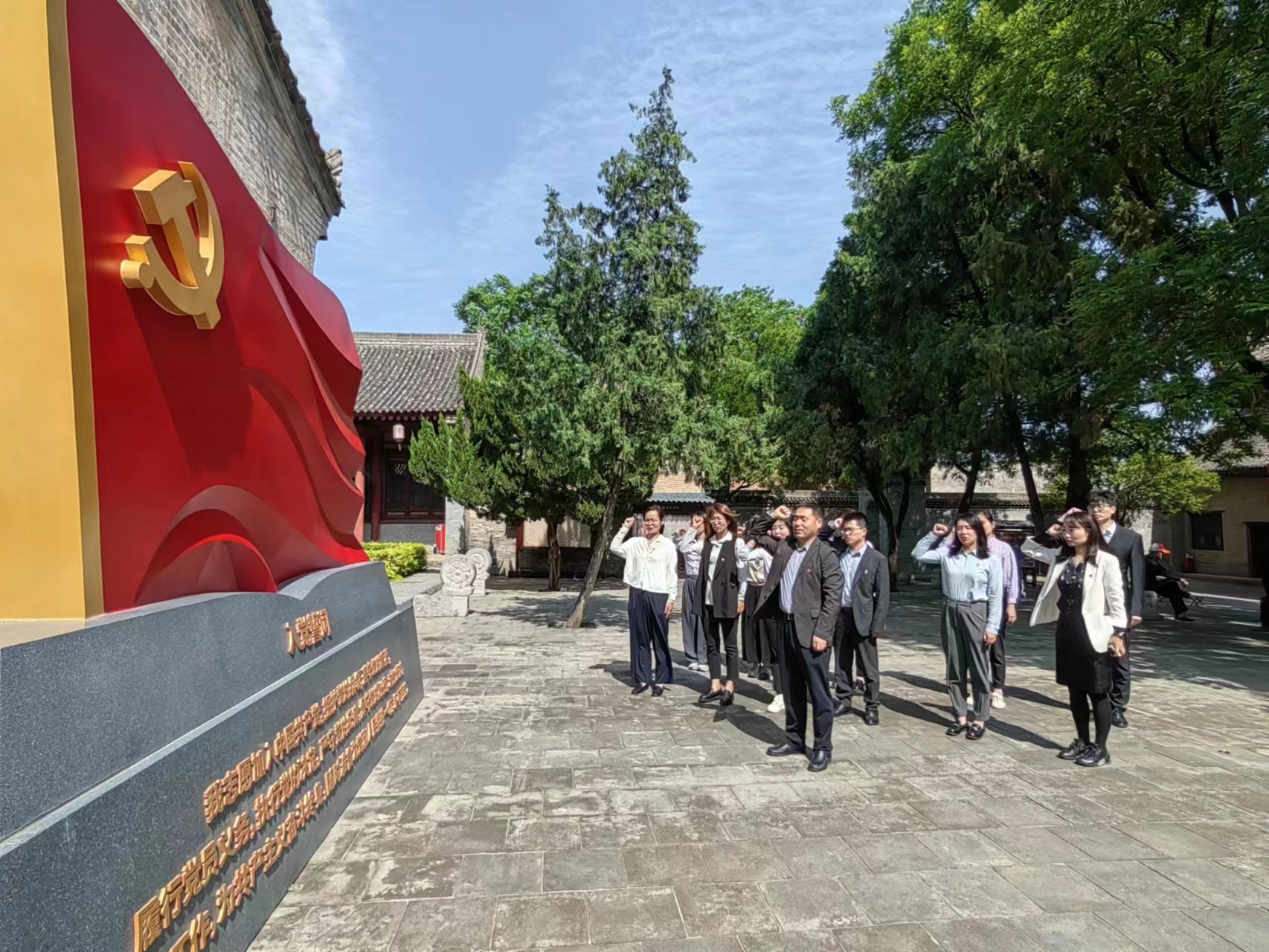 “重溫紅色歲月，弘揚革命精神” ——人力資源中心支部暨投資管理部黨支部主題聯(lián)合黨日活動